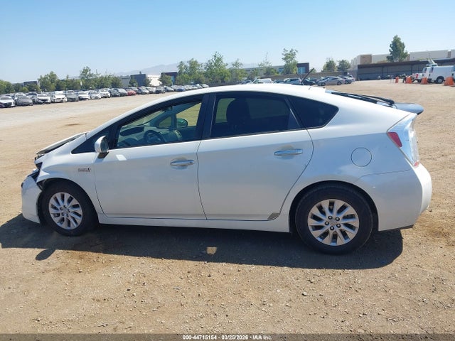 Toyota PRIUS PLUG-IN 2014 JTDKN3DP8E3063839 Image 14