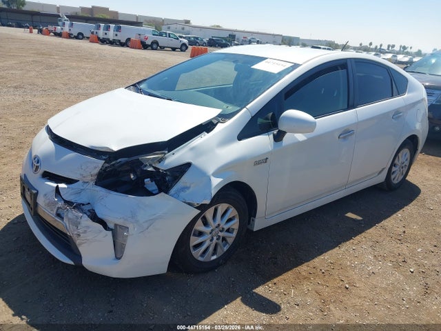 Toyota PRIUS PLUG-IN 2014 JTDKN3DP8E3063839 Image 2