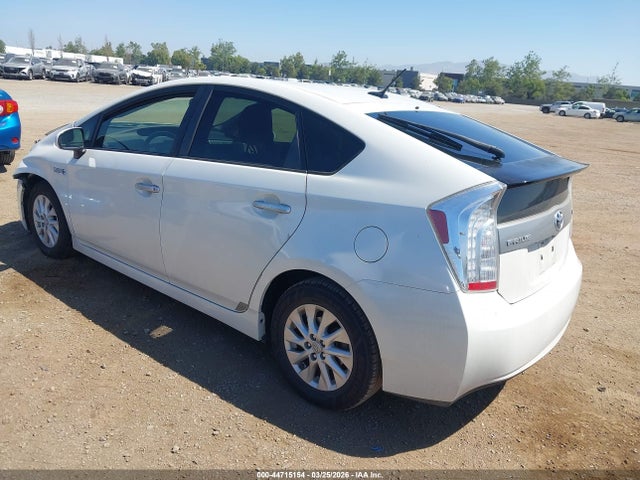Toyota PRIUS PLUG-IN 2014 JTDKN3DP8E3063839 Image 3
