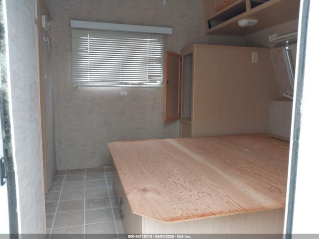 2004 Jayco Jay Feather Lgt Seri მანქანა იყიდება აუქციონზე, vin: 1UJBJ02M441JZ0164, აუქციონის ნომერი: 44715174