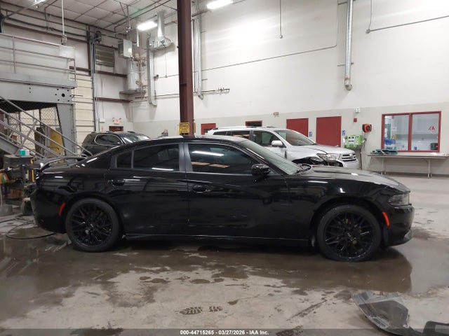 2C3CDXBGXJH129711 Dodge Charger Sxt Rwd