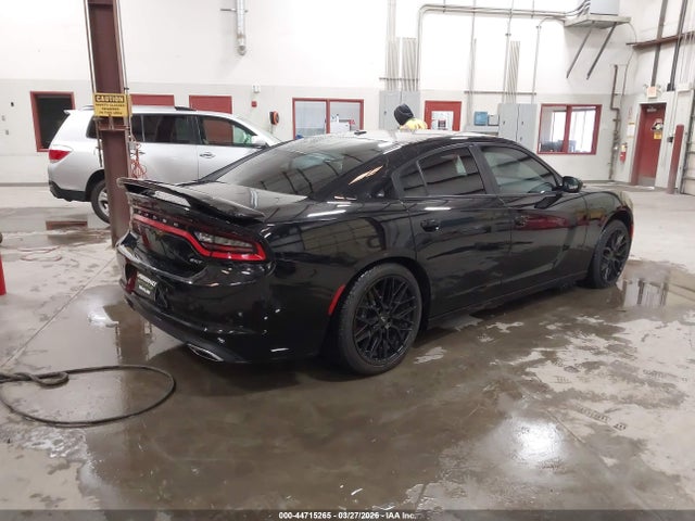 2C3CDXBGXJH129711 Dodge Charger Sxt Rwd