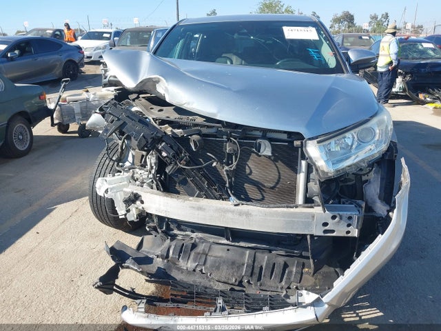 Toyota Highlander Le Plus 2018 5TDBZRFH4JS834061 Image 12