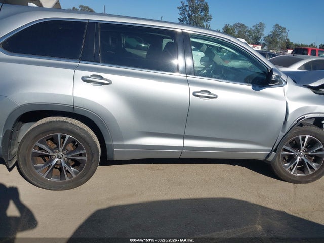 Toyota Highlander Le Plus 2018 5TDBZRFH4JS834061 Image 13