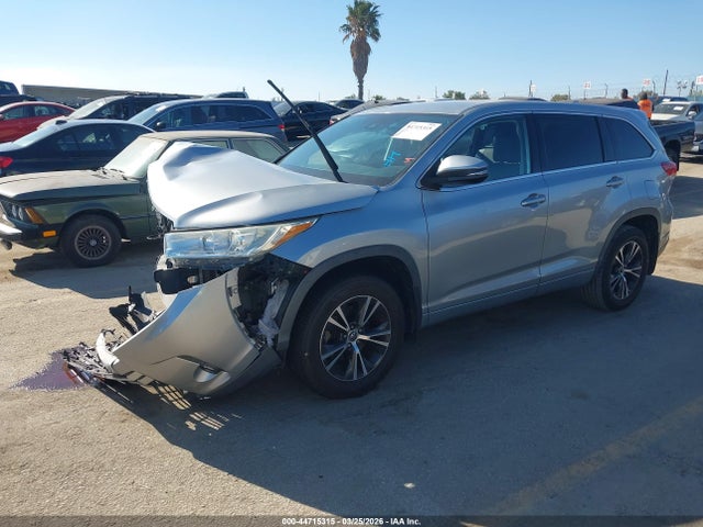 Toyota Highlander Le Plus 2018 5TDBZRFH4JS834061 Image 2