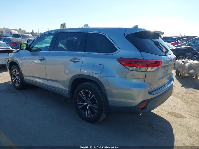 Toyota Highlander Le Plus 2018 5TDBZRFH4JS834061 Image 3