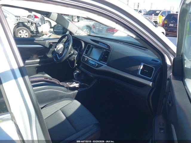 Toyota Highlander Le Plus 2018 5TDBZRFH4JS834061 Image 5