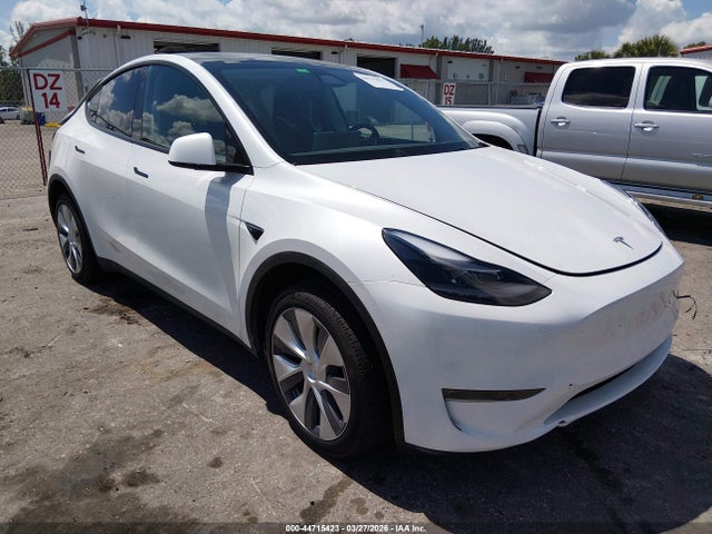 2024 TESLA MODEL Y 7SAYGDEE2RA239834 Photo 0