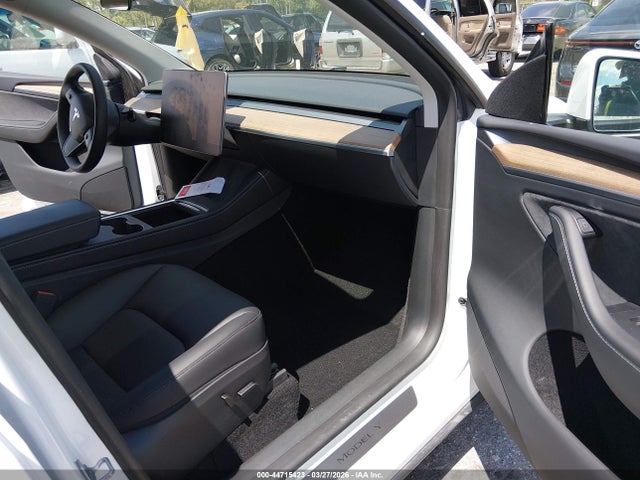 2024 TESLA MODEL Y 7SAYGDEE2RA239834 Photo 4