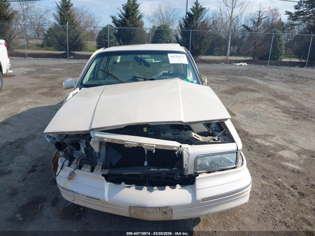 44715574 :رقم المزاد ، 1LNLM83W2VY748608 vin ، 1997 Lincoln Town Car Cartier مزاد بيع