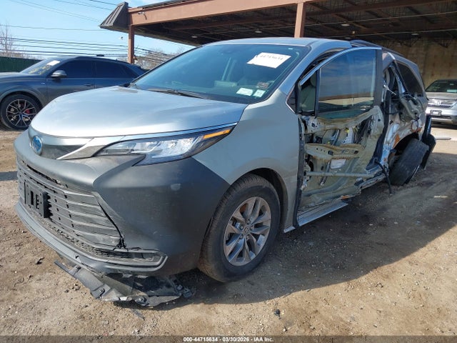 44715634 :رقم المزاد ، 5TDKRKEC9NS126861 vin ، 2022 Toyota Sienna Le مزاد بيع