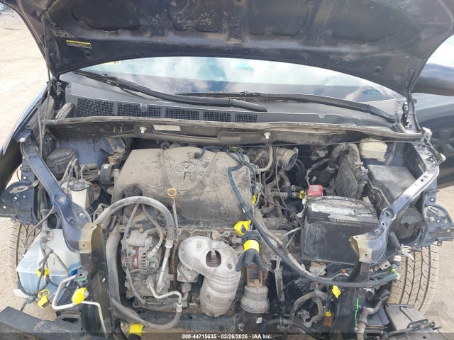5TDYZ3DC7KS978252 Toyota Sienna Xle 8 Passenger