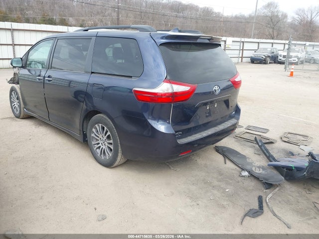 5TDYZ3DC7KS978252 Toyota Sienna Xle 8 Passenger