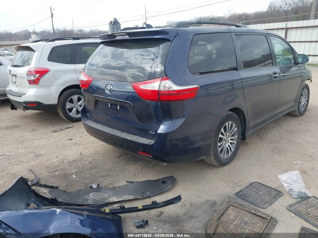 5TDYZ3DC7KS978252 Toyota Sienna Xle 8 Passenger