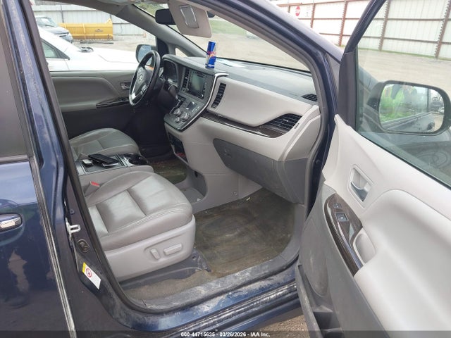 5TDYZ3DC7KS978252 Toyota Sienna Xle 8 Passenger