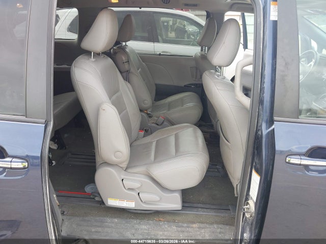 5TDYZ3DC7KS978252 Toyota Sienna Xle 8 Passenger