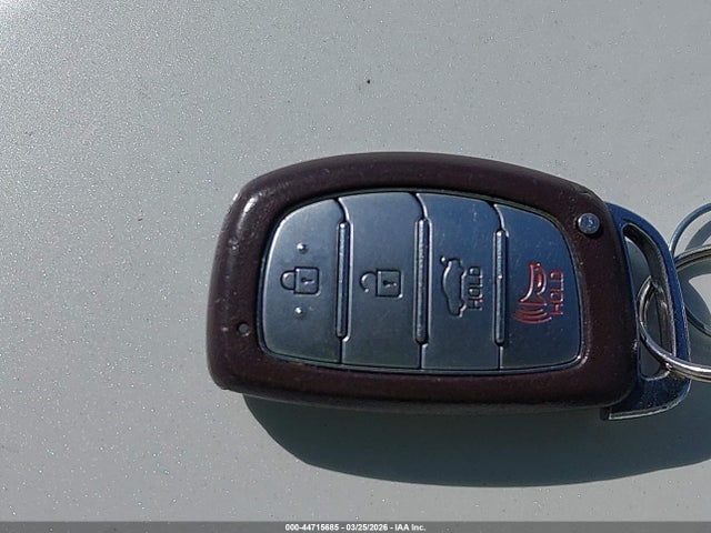 KMHD84LF7HU164492 Hyundai ELANTRA SE