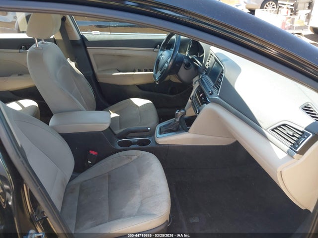 KMHD84LF7HU164492 Hyundai ELANTRA SE