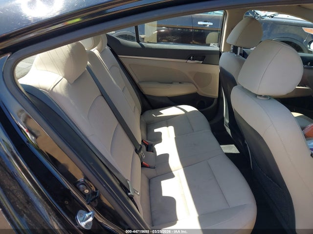 KMHD84LF7HU164492 Hyundai ELANTRA SE