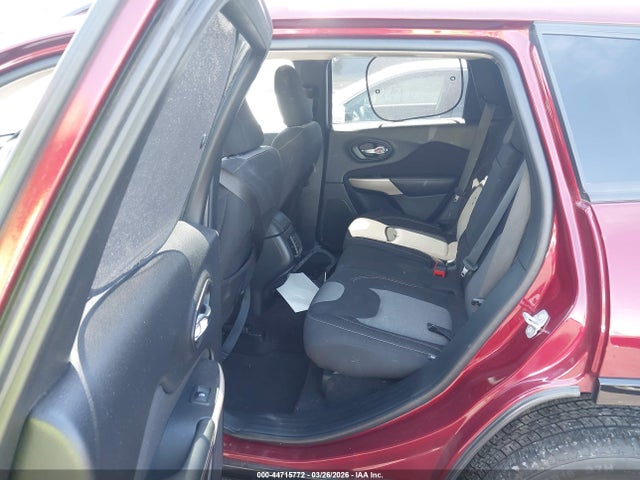 1C4PJLCX9JD606333 Jeep Cherokee Latitude Tech Connect Fwd