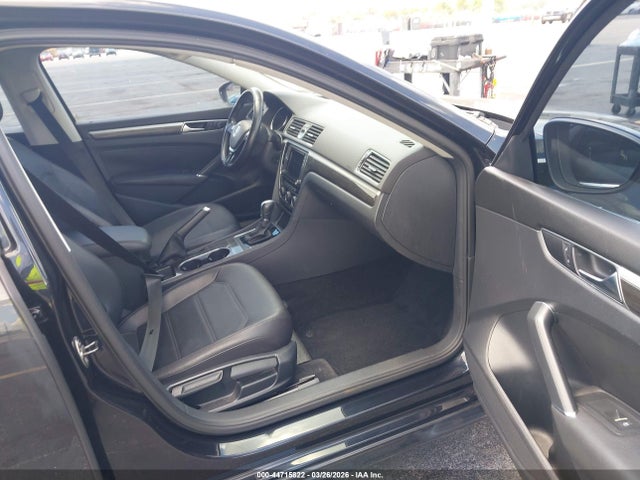 2017 Volkswagen Passat 1.8t Se მანქანა იყიდება აუქციონზე, vin: 1VWBT7A37HC033487, აუქციონის ნომერი: 44715822