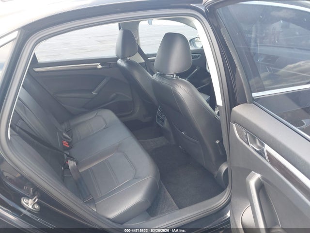 2017 Volkswagen Passat 1.8t Se მანქანა იყიდება აუქციონზე, vin: 1VWBT7A37HC033487, აუქციონის ნომერი: 44715822