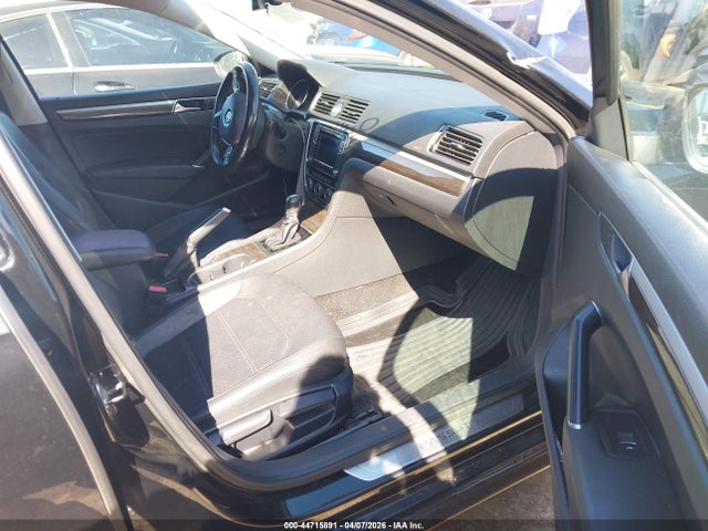 2016 Volkswagen Passat 1.8t Se მანქანა იყიდება აუქციონზე, vin: 1VWBS7A30GC063139, აუქციონის ნომერი: 44715891