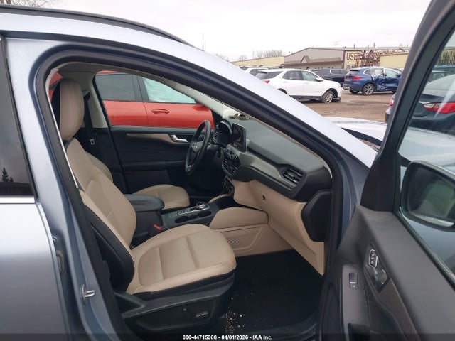 44715908 :رقم المزاد ، 1FMCU9DZ1NUB22313 vin ، 2022 Ford Escape Titanium Hybrid مزاد بيع