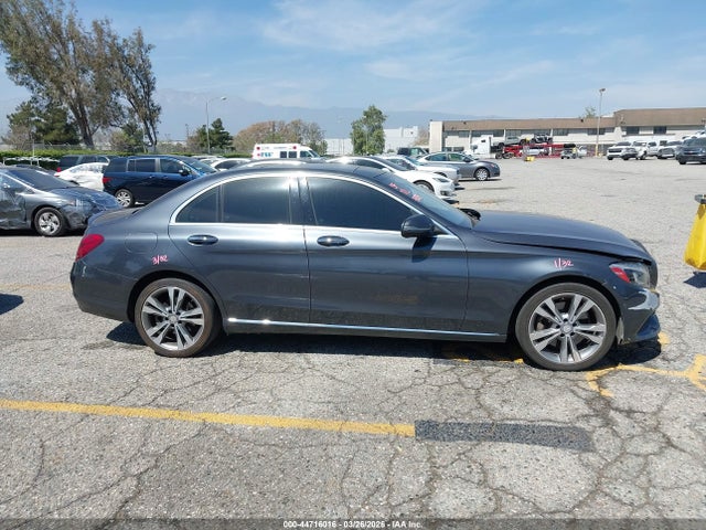 2016 Mercedes-benz C 300 4matic მანქანა იყიდება აუქციონზე, vin: 55SWF4KB9GU138404, აუქციონის ნომერი: 44716016