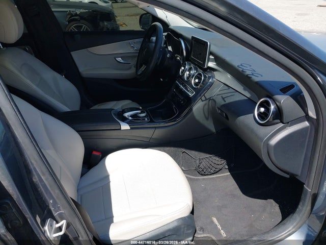 2016 Mercedes-benz C 300 4matic მანქანა იყიდება აუქციონზე, vin: 55SWF4KB9GU138404, აუქციონის ნომერი: 44716016