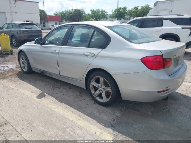 2013 BMW 320I WBA3C3C56DF981495 Photo 2