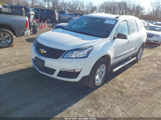 Chevrolet Traverse Ls 2015 1GNKVFED7FJ106111 Image 2