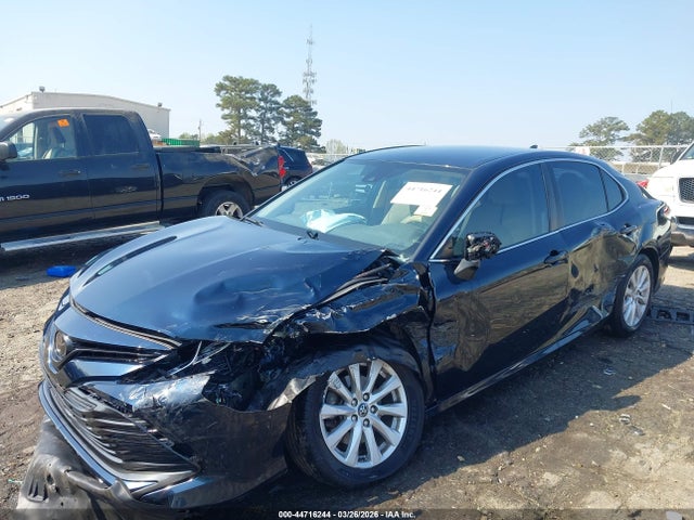 2019 Toyota Camry Le მანქანა იყიდება აუქციონზე, vin: 4T1B11HK2KU703737, აუქციონის ნომერი: 44716244
