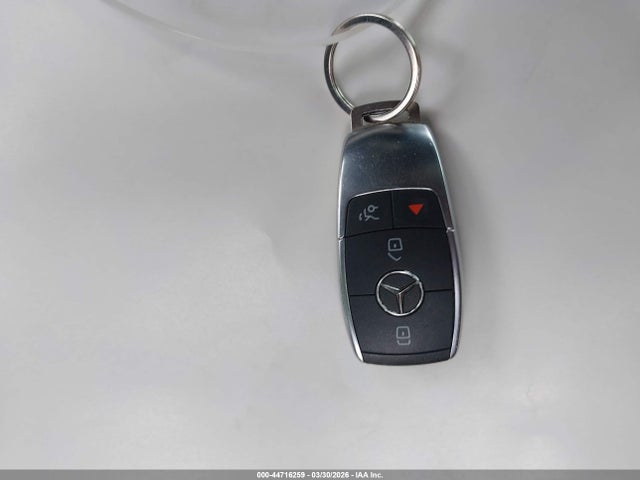 44716259 :رقم المزاد ، W1N0G8DB6NV364593 vin ، 2022 Mercedes-benz Glc 300 Suv مزاد بيع