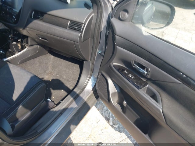 44716284 :رقم المزاد ، JA4AD3A38JZ049344 vin ، 2018 Mitsubishi Outlander Le مزاد بيع