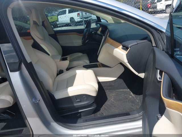 2018 Tesla Model X 100d/75d/p100d მანქანა იყიდება აუქციონზე, vin: 5YJXCBE21JF123983, აუქციონის ნომერი: 44716295