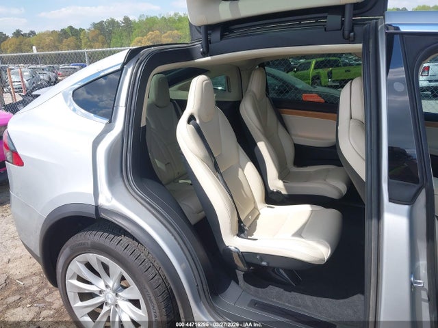 2018 Tesla Model X 100d/75d/p100d მანქანა იყიდება აუქციონზე, vin: 5YJXCBE21JF123983, აუქციონის ნომერი: 44716295