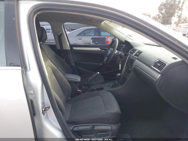 Продажа на аукционе авто 2016 Volkswagen Passat 1.8t S, vin: 1VWAT7A30GC054112, номер лота: 44716320