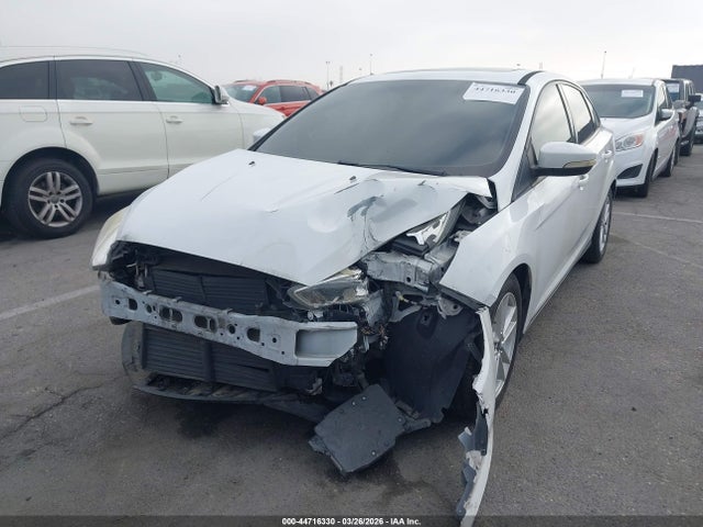 Ford FOCUS SE 2015 1FADP3F21FL248827 Image 2