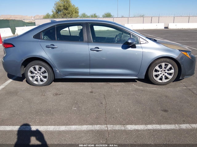 5YFEPMAE2NP279726 Toyota COROLLA LE