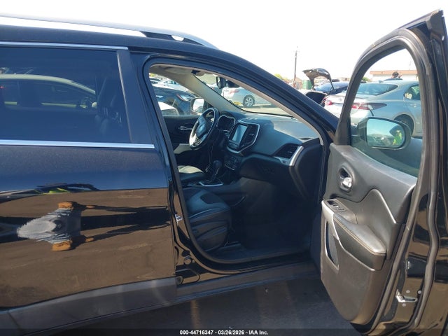 1C4PJLLX1JD568726 Jeep Cherokee Latitude Plus Fwd