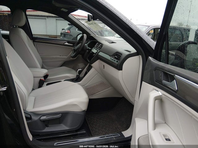 Aukcja sprzedaży 2022 Volkswagen Tiguan 2.0t Se R-line Black, vin: 3VVCB7AXXNM174093, numer aukcji: 44716365
