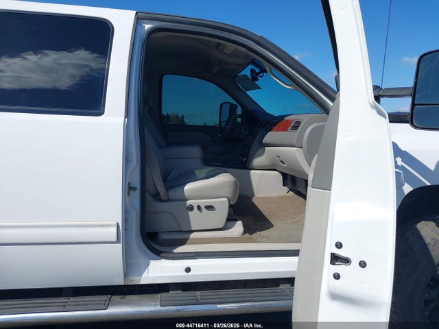 1GC1KYE80EF145328 Chevrolet Silverado 2500hd Ltz