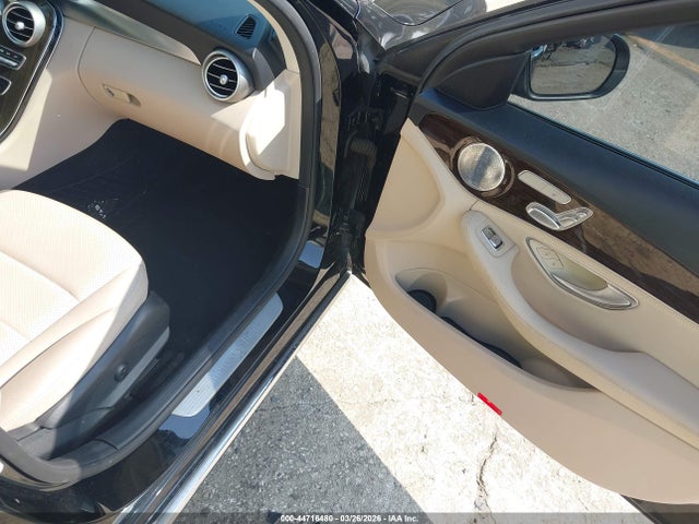 44716480 :رقم المزاد ، 55SWF4KB9FU005754 vin ، 2015 Mercedes-benz C 300 4matic مزاد بيع