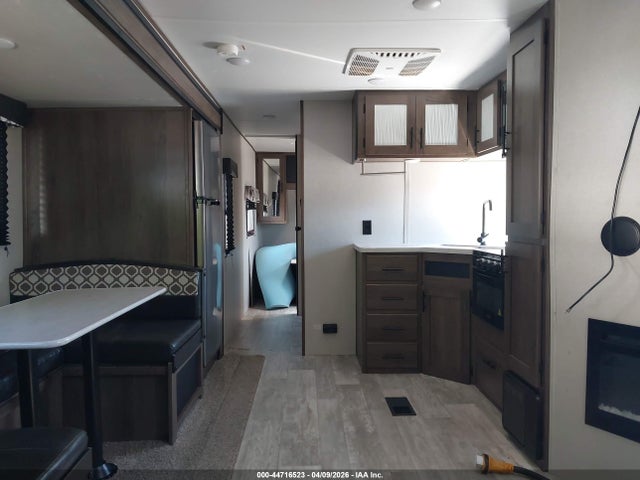 Продажа на аукционе авто 2021 Forrest River, vin: 5ZT2AVTB7MB931376, номер лота: 44716523