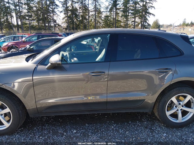 Porsche Macan 2018 WP1AA2A59JLB23219 Image 14