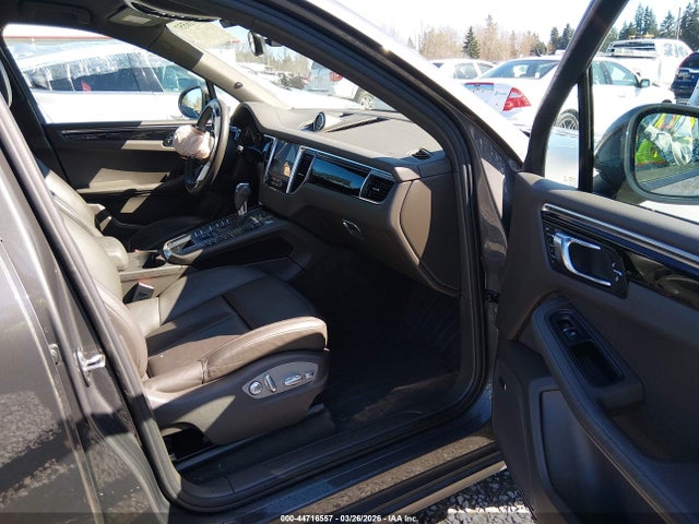 Porsche Macan 2018 WP1AA2A59JLB23219 Image 17