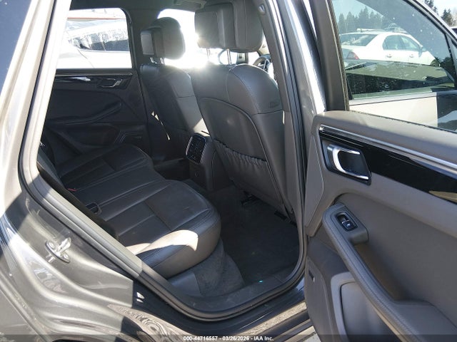 Porsche Macan 2018 WP1AA2A59JLB23219 Image 18