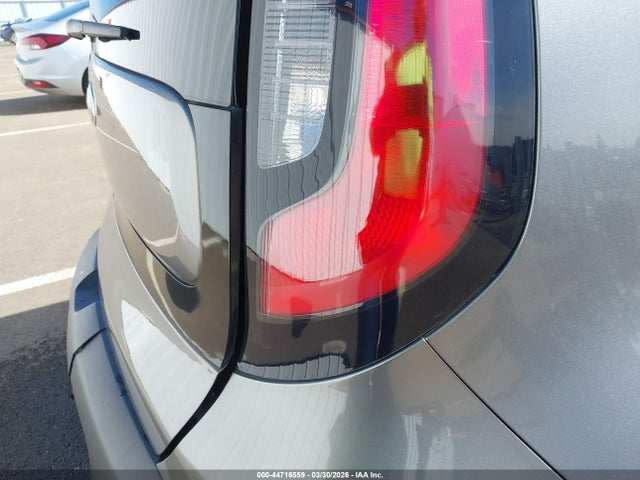 KNDJN2A24G7391334 KIA Soul