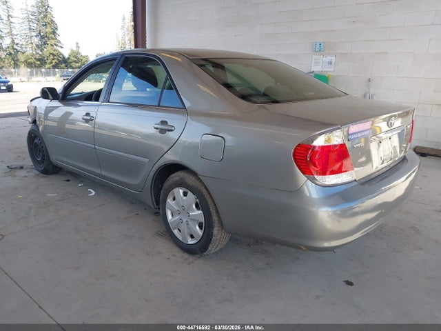 2005 TOYOTA CAMRY 4T1BE30K75U952017 Photo 2